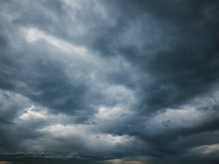 Alertă meteo: averse torențiale și instabilitate atmosferică în următoarele zile