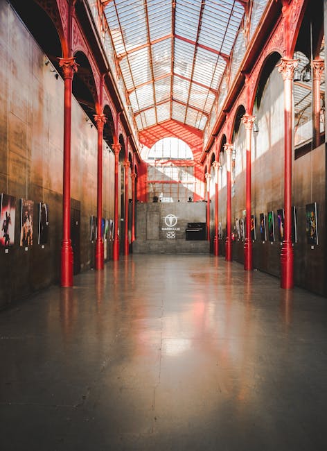 Explorarea memoriei colective prin arta lui Daniel Brici: o expoziție captivantă