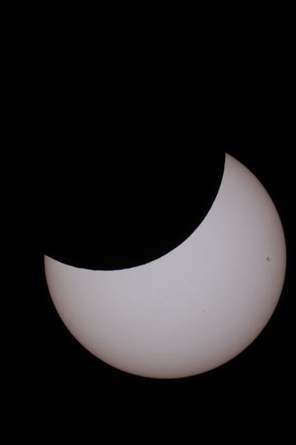 Eclipsa totală de Soare atrage turiști în Islanda și Spania, dar România va vedea doar o parte din fenomen