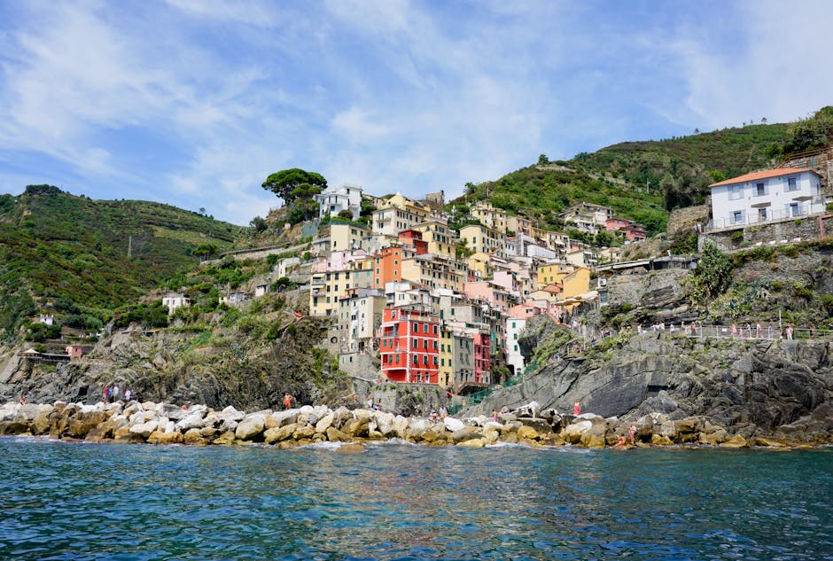 Descoperă Cinque Terre: Ghidul esențial pentru o escapadă romantică pe coasta italiană