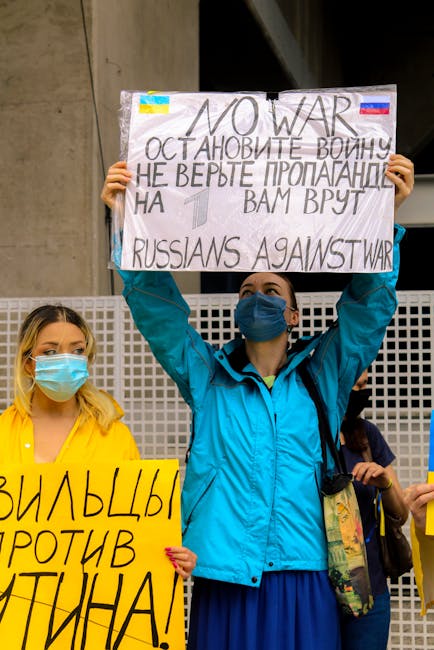 Un activist britanic de extremă dreapta în arest pentru atac asupra unei bărci cu migranți