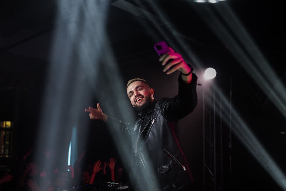Rareș lansează un nou hit: „Apus de soare”, o melodie plină de energie pozitivă