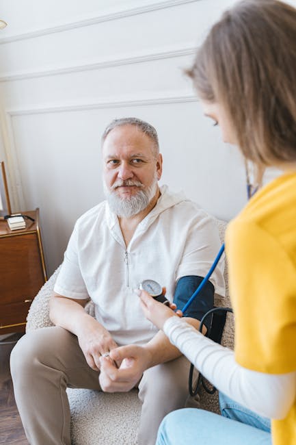 Seniorii din Topârcea beneficiază de controale medicale gratuite