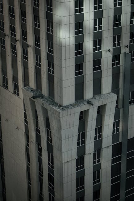 Crăpătură la un bloc din București: locatarii revin după evaluarea expertizelor