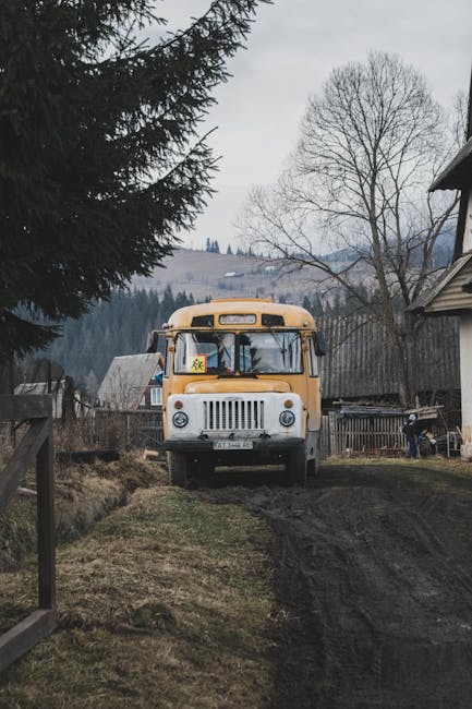 Transformarea unui autobuz vintage în cazare de vis la munte