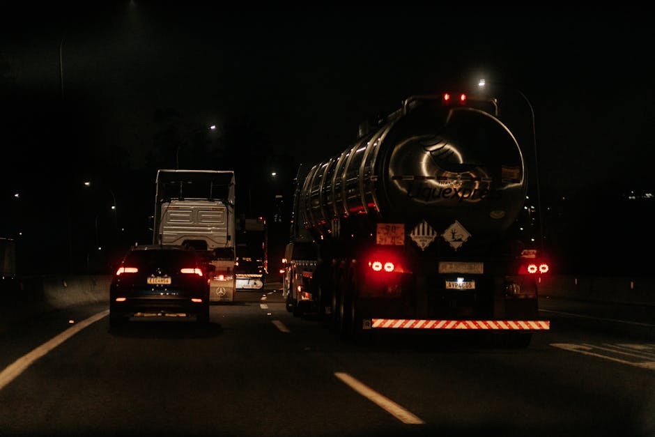 Accident grav pe drumul expres: TIR lovit de două trailere cu mașini
