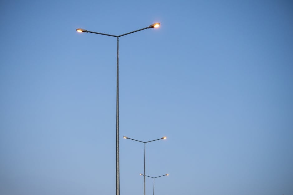 Controversele aprinderii întârziate a iluminatului stradal în Oradea