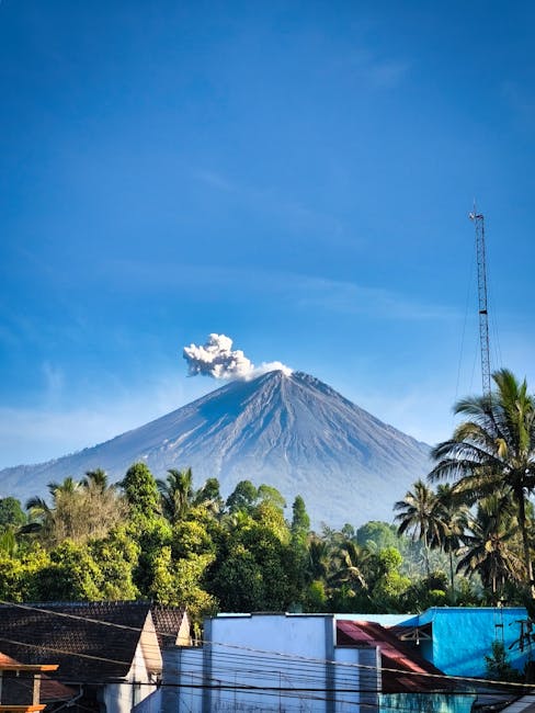 Tragedie în Indonezia: erupția vulcanului Dukono în urma căreia 3 turiști au murit și 10 sunt dispăruți