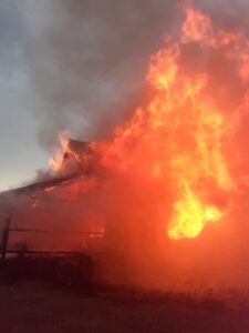 Incendiu devastator în Plaiul Foii: imagini cu cabana afectată