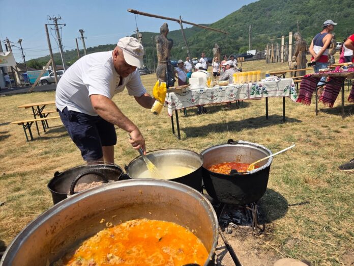 Festivalul tradițiilor culinare românești: o sărbătoare a gustului și artei la Polovragi