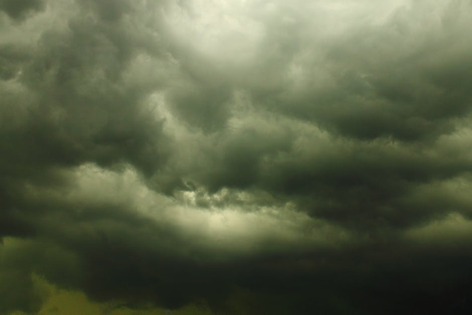 Atenționare meteo: vijelii și ploi torențiale se apropie în România