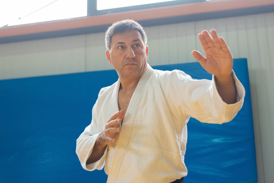 Pompierul și antrenorul de karate din Satu Mare, acuzat de agresiune asupra unui minor, rămâne în arest