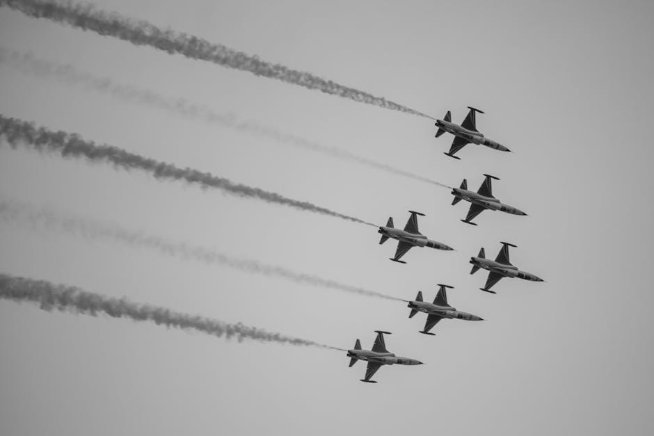Accident dramatic la un show aviatic din SUA: avioane de vânătoare colidând în plin zbor