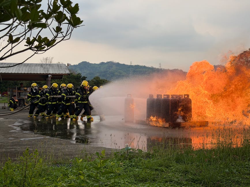 Pompierii sting un incendiu la o cisternă cu GPL în Tătăranu
