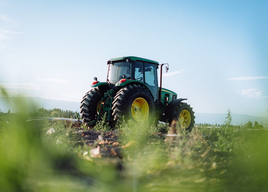 Accident grav în Șotânga: Un utilaj agricol s-a răsturnat