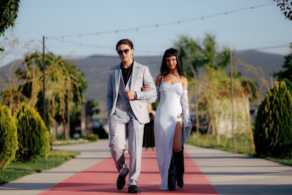 Dua Lipa și Callum Turner strălucesc pe covorul roșu la premiera filmului "One Night Only"