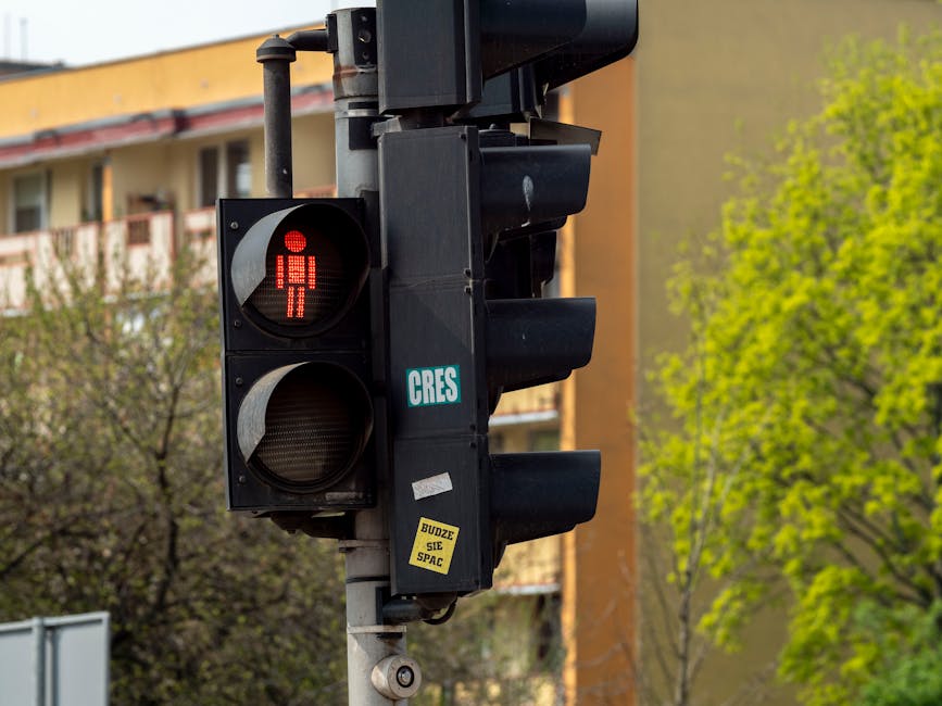 Brașov: Semafor pentru pietoni distrus, autoritățile caută șoferul vinovat