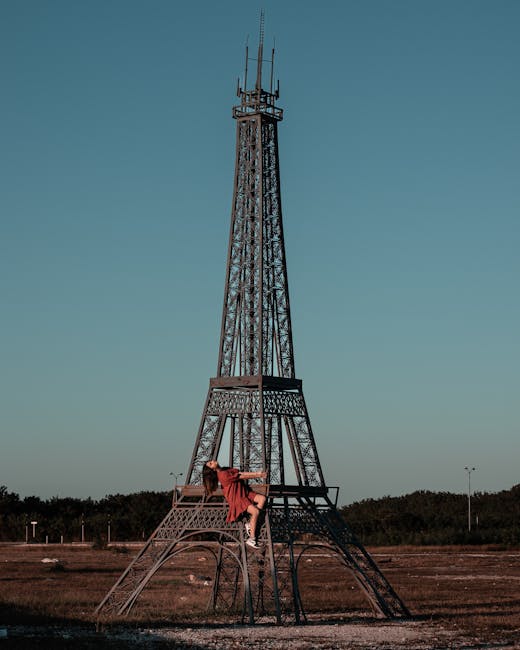 Un sat din Kazahstan își sărbătorește comunitatea cu o replică a Turnului Eiffel
