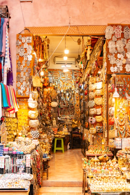 Descoperă noul Shemsi – Moroccan Boutique: bijuterii cu semnificație și rochii regale