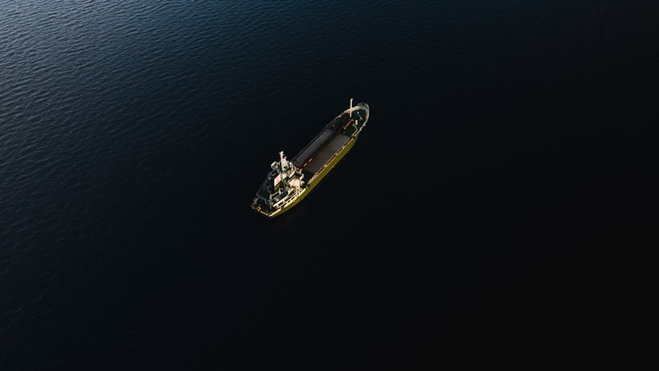 Incident alarmant în Marea Neagră: o navă comercială avariată de o posibilă dronă