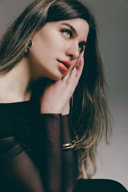 Eva Nicolescu aduce emoție în noul single „Altcineva”