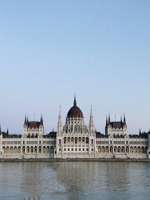 Premierul Ungariei propune modificarea Constituției pentru a-l înlătura pe președintele Sulyok