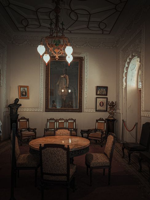 Descoperă povestea fascinantă a unui jilț aristocratic în patrimoniul Muzeului Național al Banatului