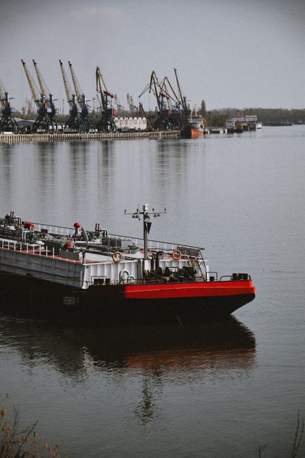 Incident maritim la Tulcea: o navă cargo lovește un ponton de pasageri