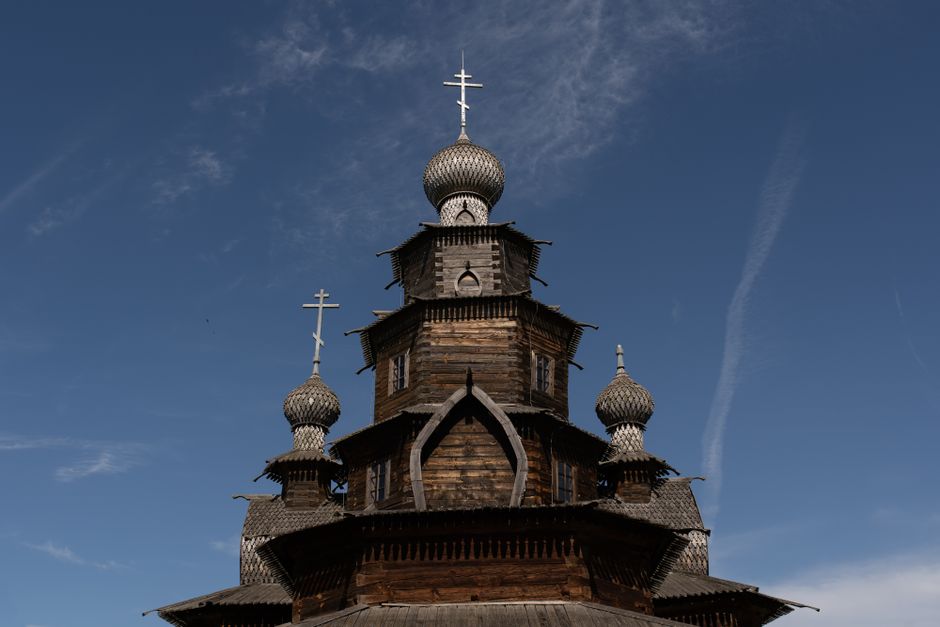 Descoperiți comorile ascunse ale Bisericii Sânionilor din Petroșani