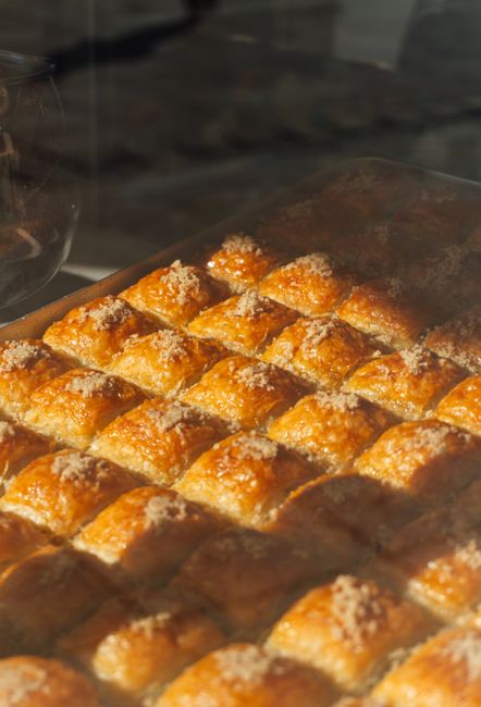 Descoperă deliciile deserturilor grecești: ce să încerci la restaurant