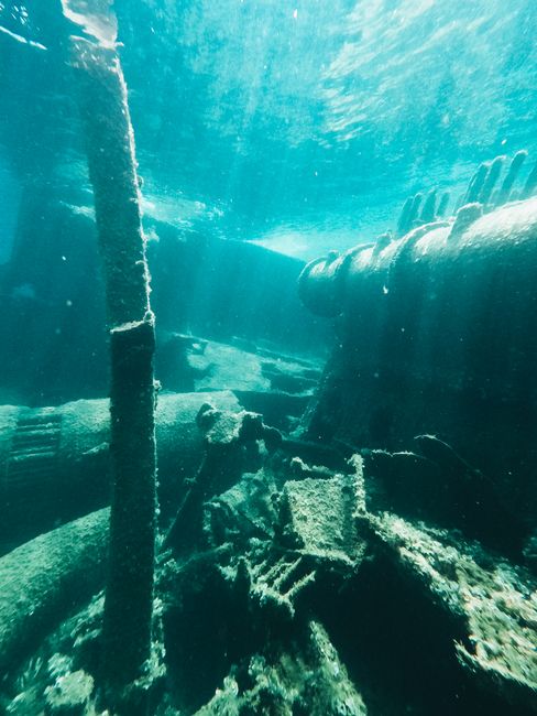 Descoperire surprinzătoare în marea din sudul Italiei: arme ascunse de mafie