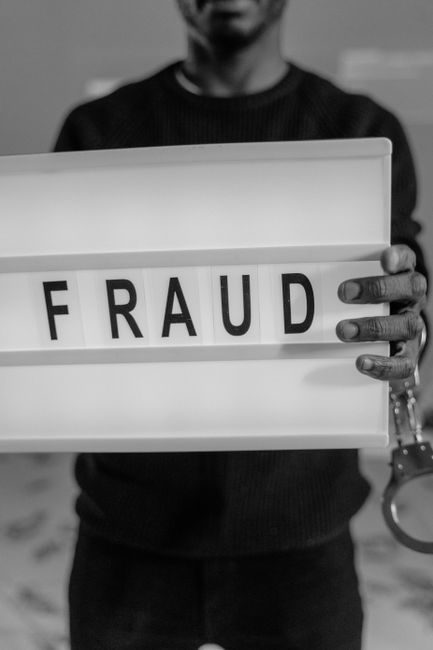 Escrocherii cu mașini: zeci de cumpărători păcăliți și prejudicii de peste 500.000 de lei