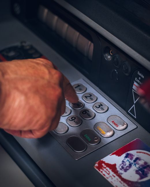Abuz șocant al unei bănci din Vaslui: client lăsat fără salariu în aceeași zi
