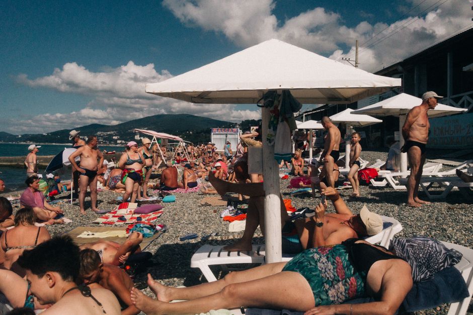 Cum să te comporti ca un adevărat gentleman pe plajă: reguli esențiale pentru turiști