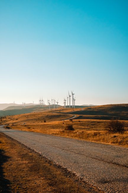 Drumul de acces către centrala eoliană din Cerchezu, un pas important pentru energia verde
