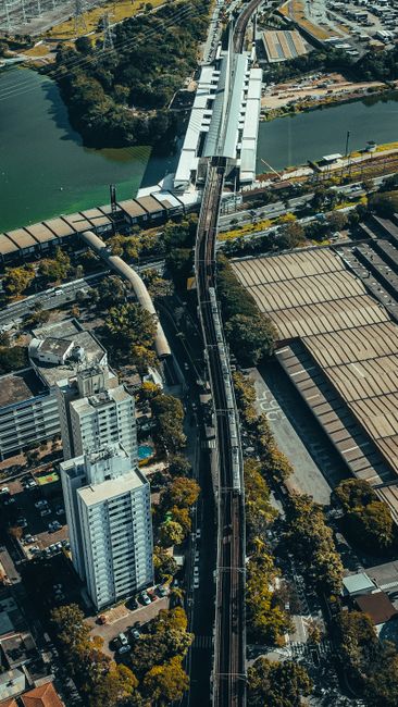 De ce Săcele rămâne fără tren metropolitan, în ciuda populației sale mari