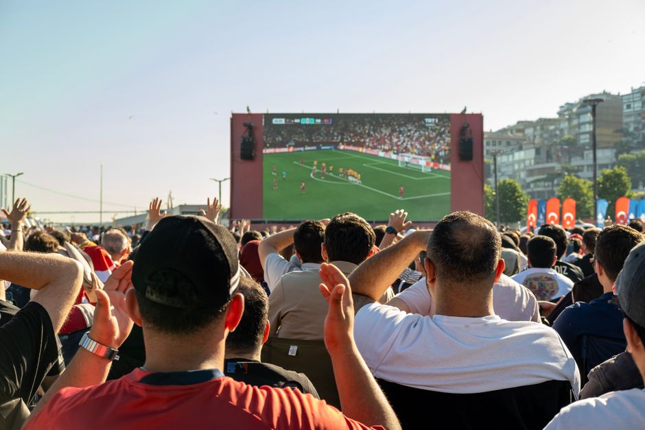 Spectacol pe Esplanada din Slatina: sute de fani la finala Campionatului Mondial