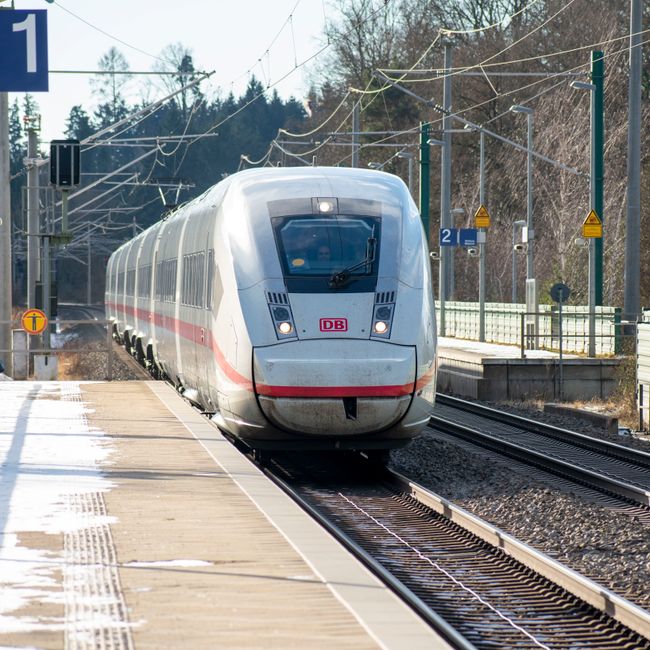 Incredibil: un șef de tren oprește garnitura pentru a cumpăra hârtie igienică