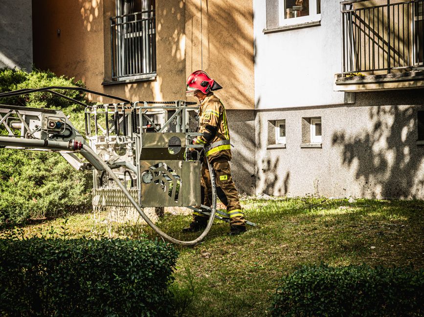 Incendiu devastator în Oradea: trei locuințe afectate de flăcări