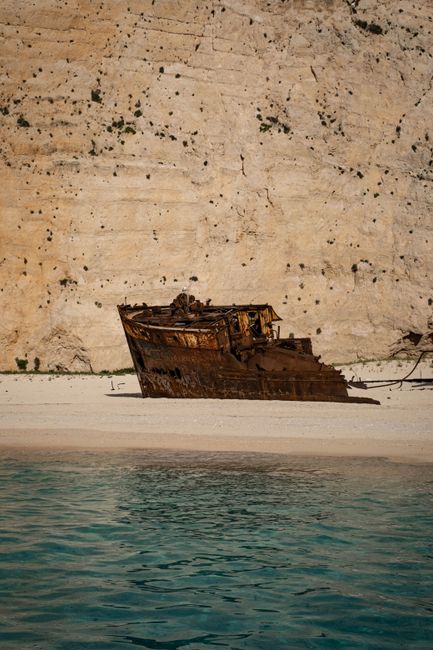 Extinderea plajei Navagio: măsuri de salvare pentru epava emblematică din Zakynthos