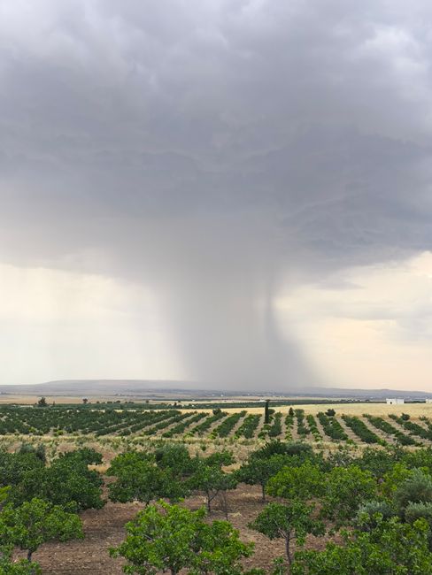 Avertizări meteorologice recente: furtuni și grindină prognozate în mai multe regiuni