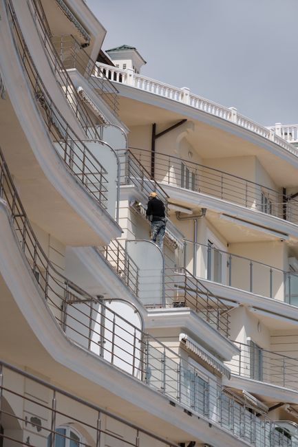Vânzarea unui apartament cu datorii: Ce trebuie să știi înainte de notar