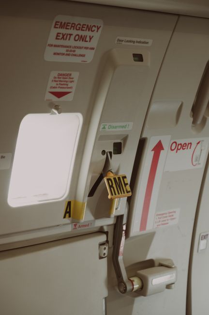 Ce înseamnă cu adevărat codul de urgență 7500 în aviație?