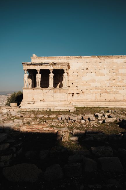 Atenție turiști: Regula surprinzătoare din Grecia care vă obligă să mergeți desculți