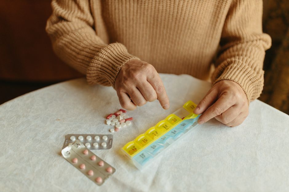 Atenție la medicamente pe caniculă: riscuri și recomandări esențiale