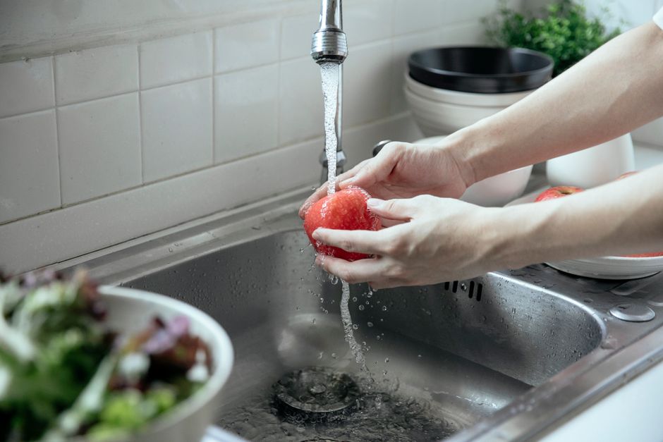 Cum să speli fructele și legumele pentru a îndepărta bacteriile periculoase