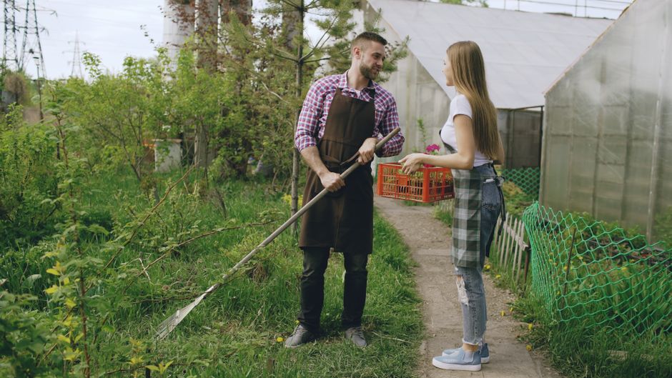 Tânăra din Botoșani care își cultivă visul pe pământul familiei