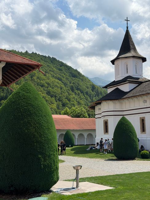Mănăstirea Țigănești: Sărbătoare și rugăciune la hramul Adormirii Maicii Domnului