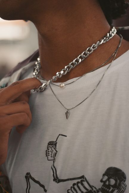 Bijuteria ideală: cum să alegi un colier din argint versatil pentru orice ocazie