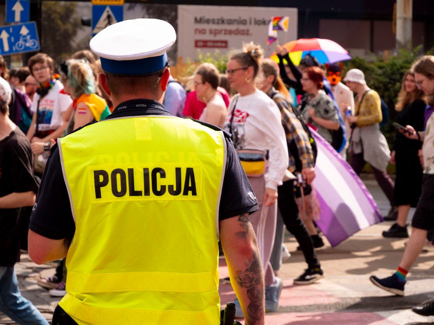 Un jandarm din București reținut după agresarea unei turiste transgender